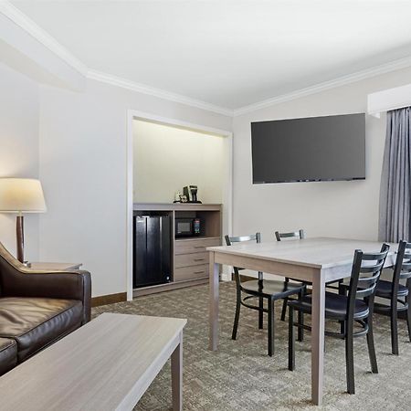 Best Western Plus Windjammer Inn & Conference Center Burlington Luaran gambar