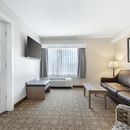 Best Western Plus Windjammer Inn & Conference Center Burlington Luaran gambar
