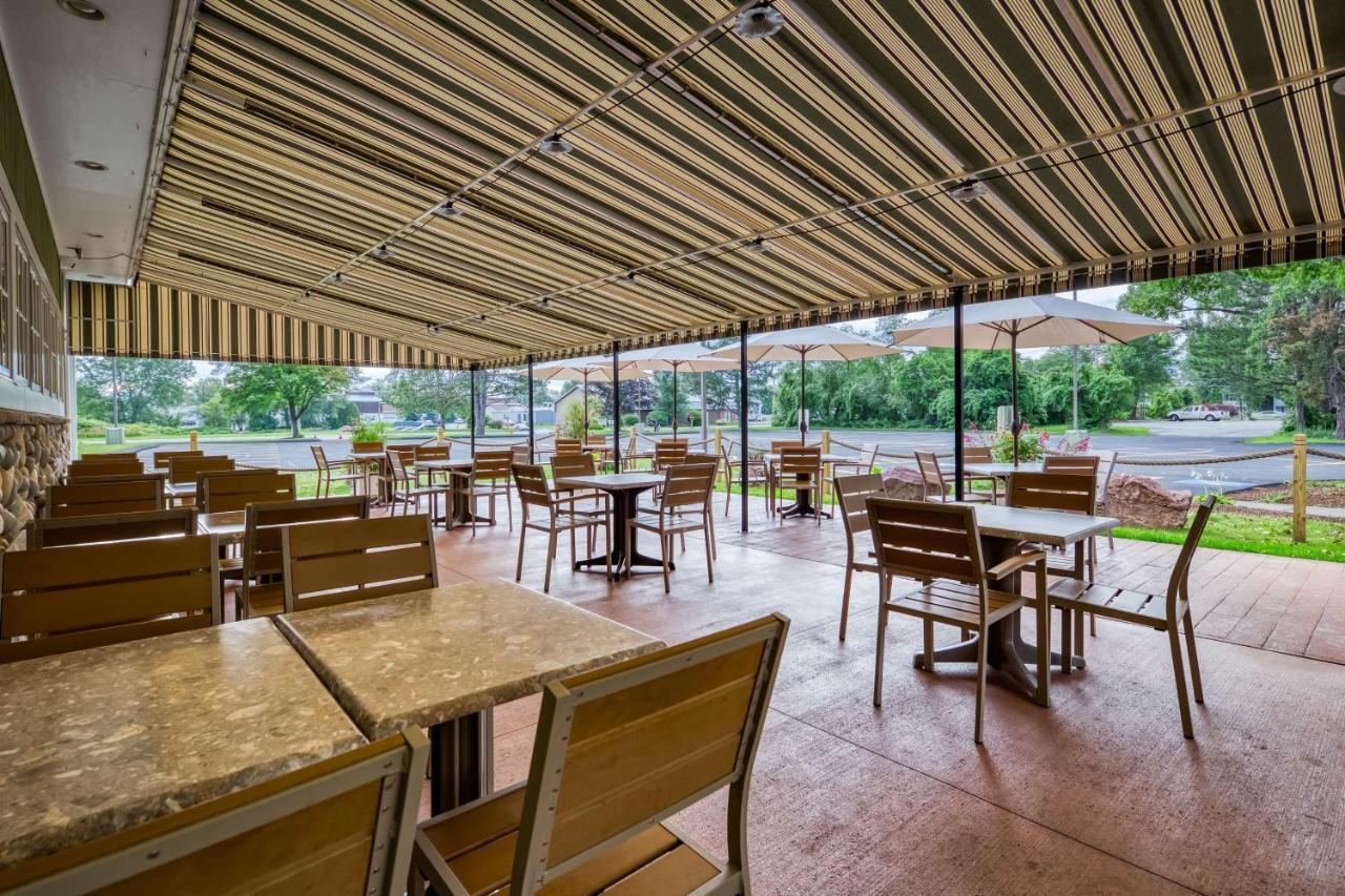 Best Western Plus Windjammer Inn & Conference Center Burlington Luaran gambar
