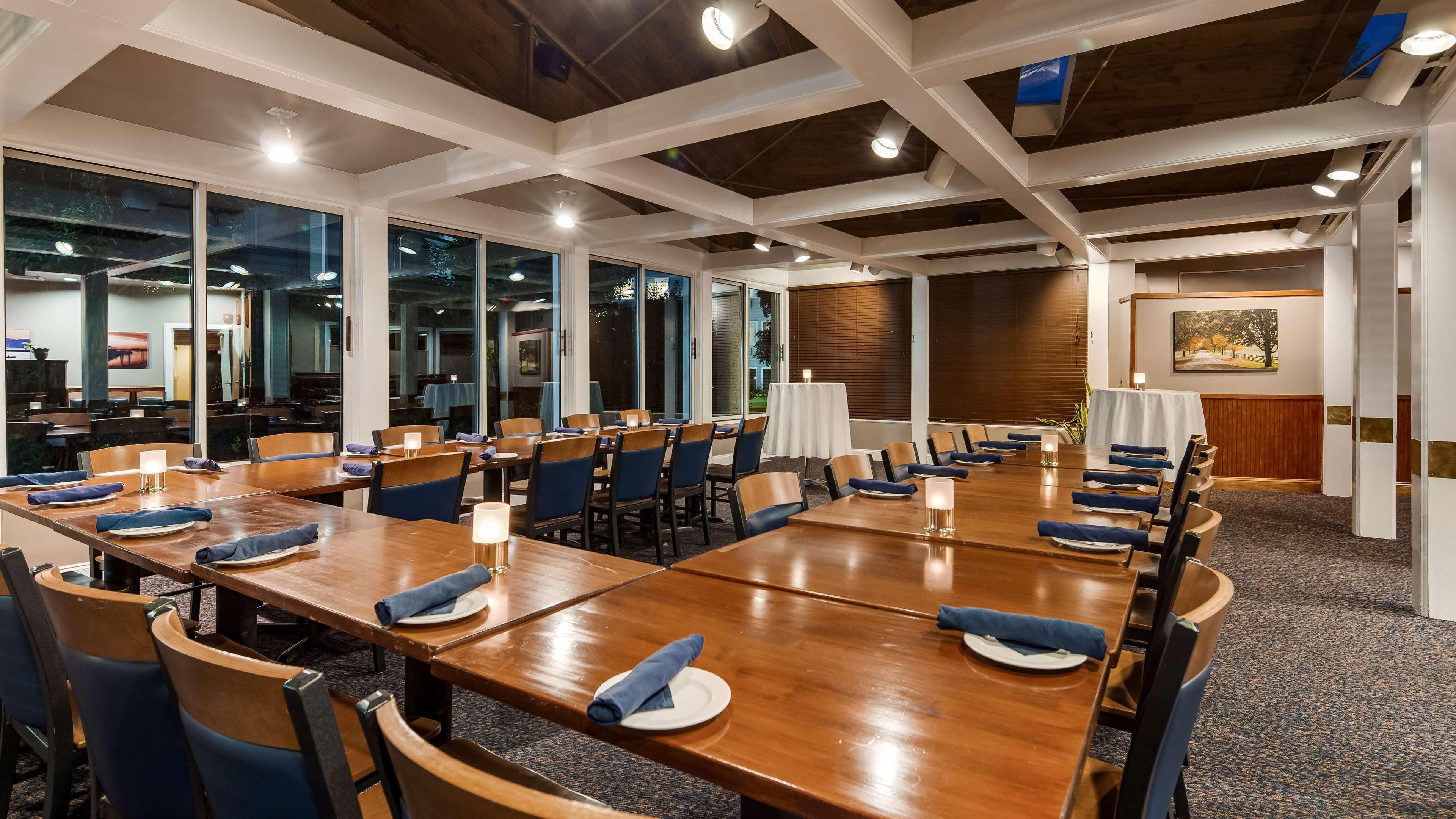 Best Western Plus Windjammer Inn & Conference Center Burlington Luaran gambar
