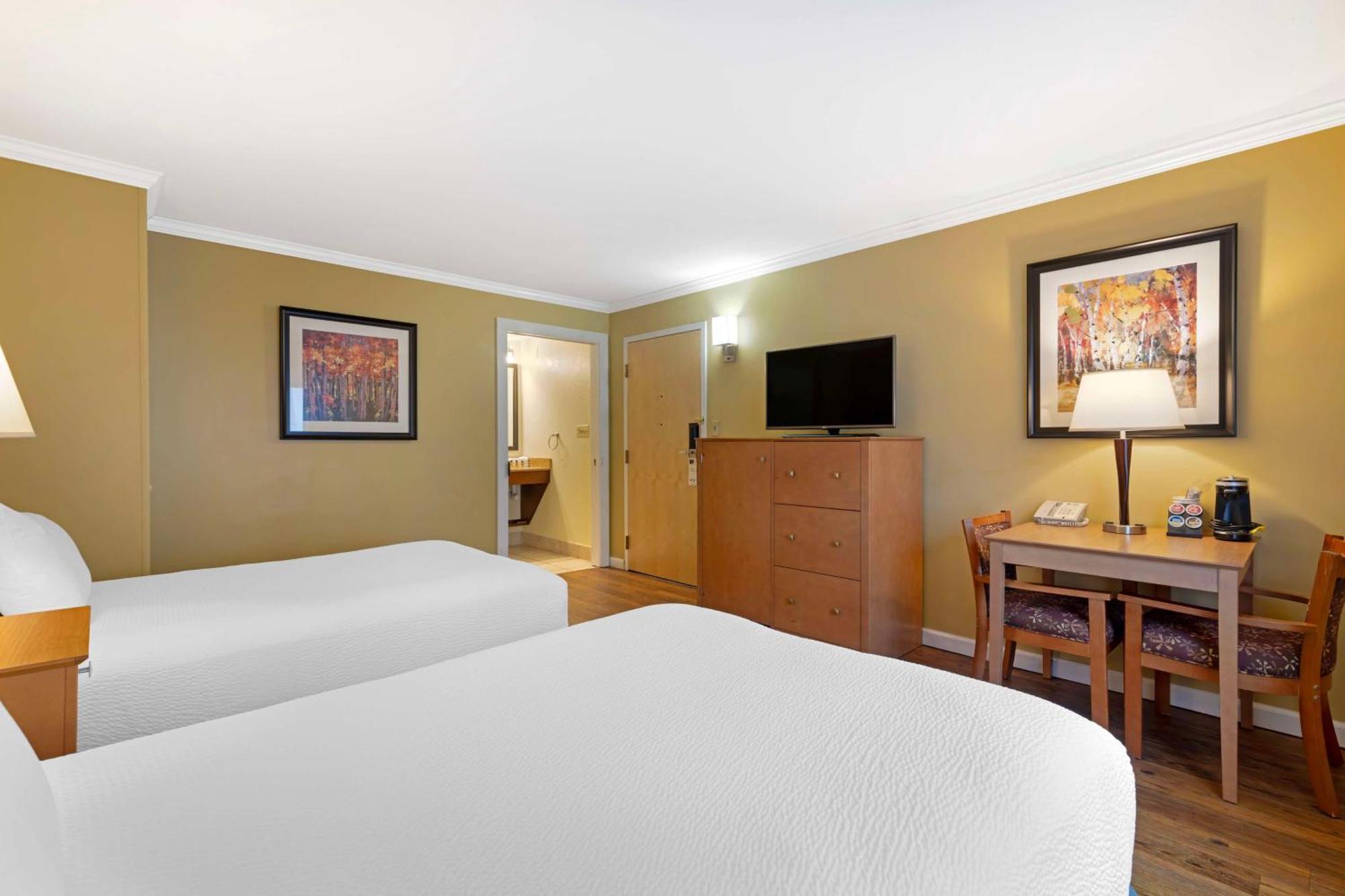 Best Western Plus Windjammer Inn & Conference Center Burlington Luaran gambar