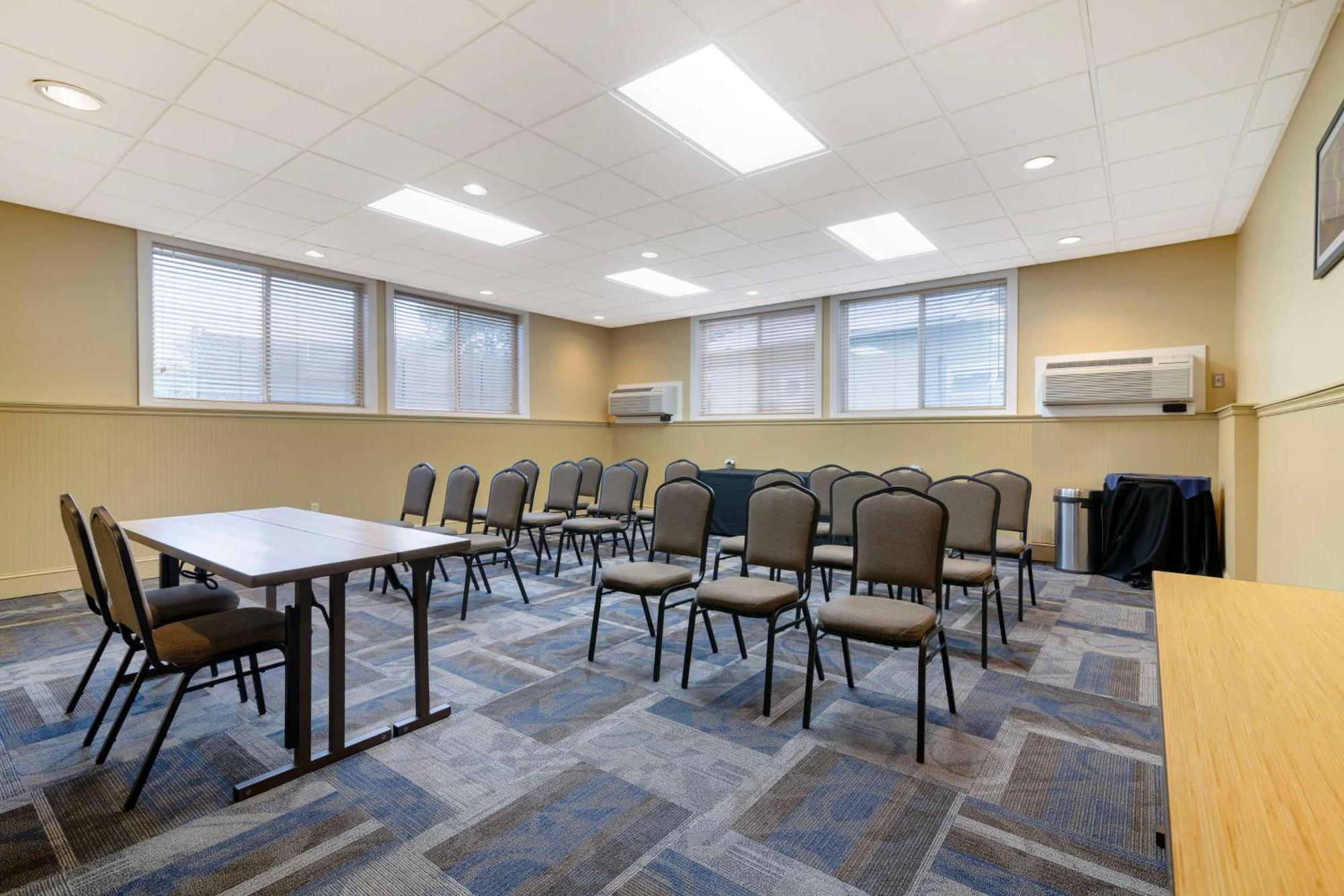 Best Western Plus Windjammer Inn & Conference Center Burlington Luaran gambar