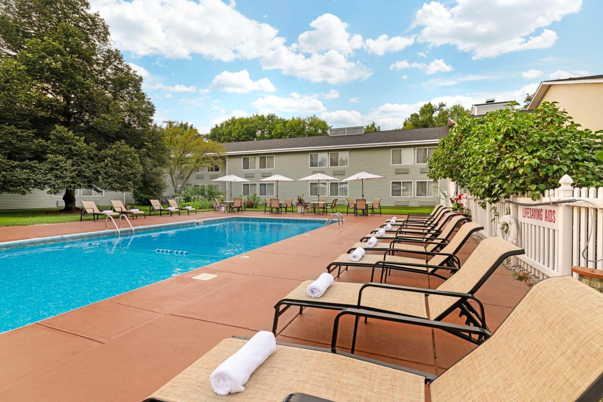 Best Western Plus Windjammer Inn & Conference Center Burlington Luaran gambar