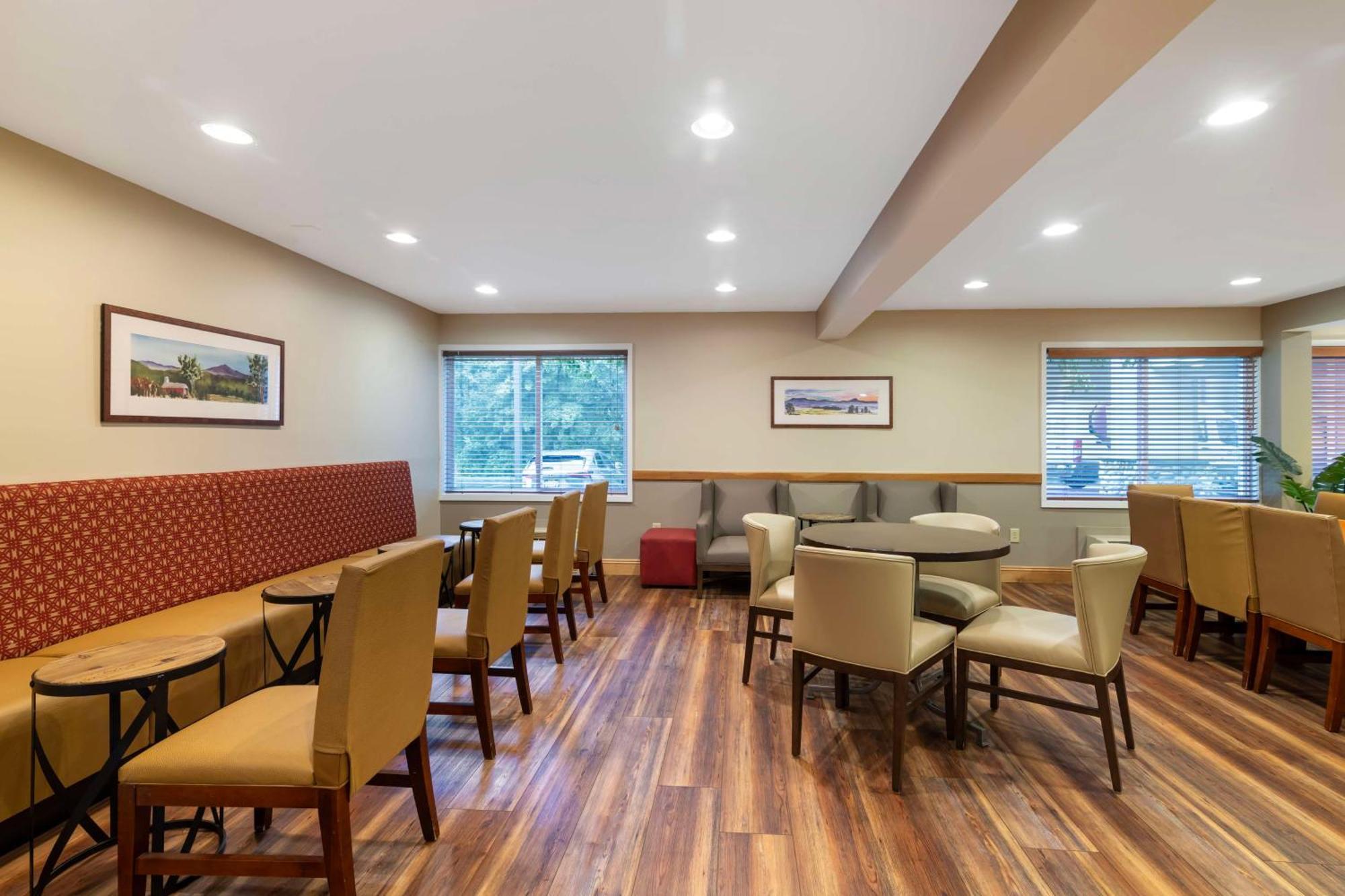 Best Western Plus Windjammer Inn & Conference Center Burlington Luaran gambar