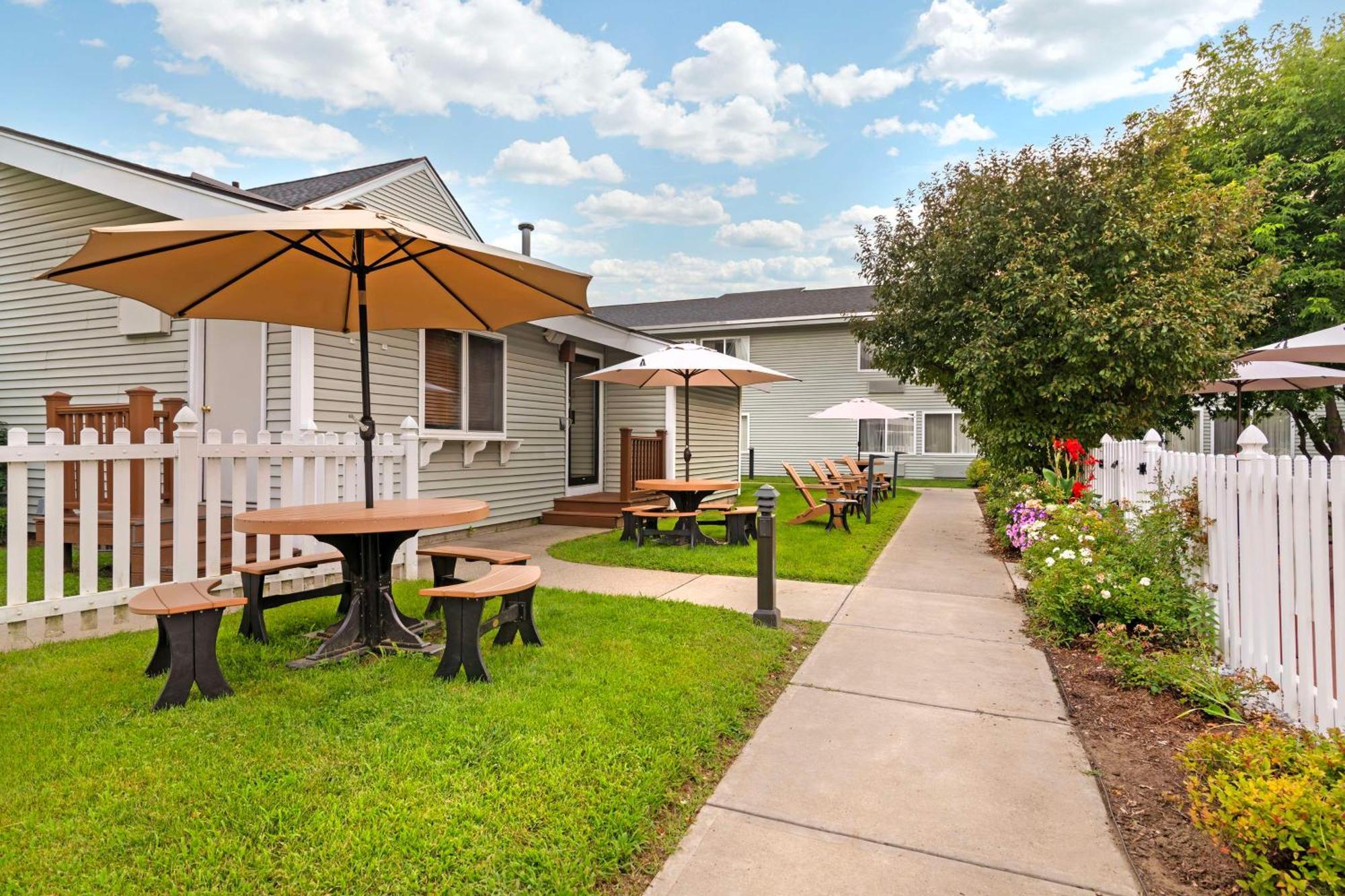 Best Western Plus Windjammer Inn & Conference Center Burlington Luaran gambar
