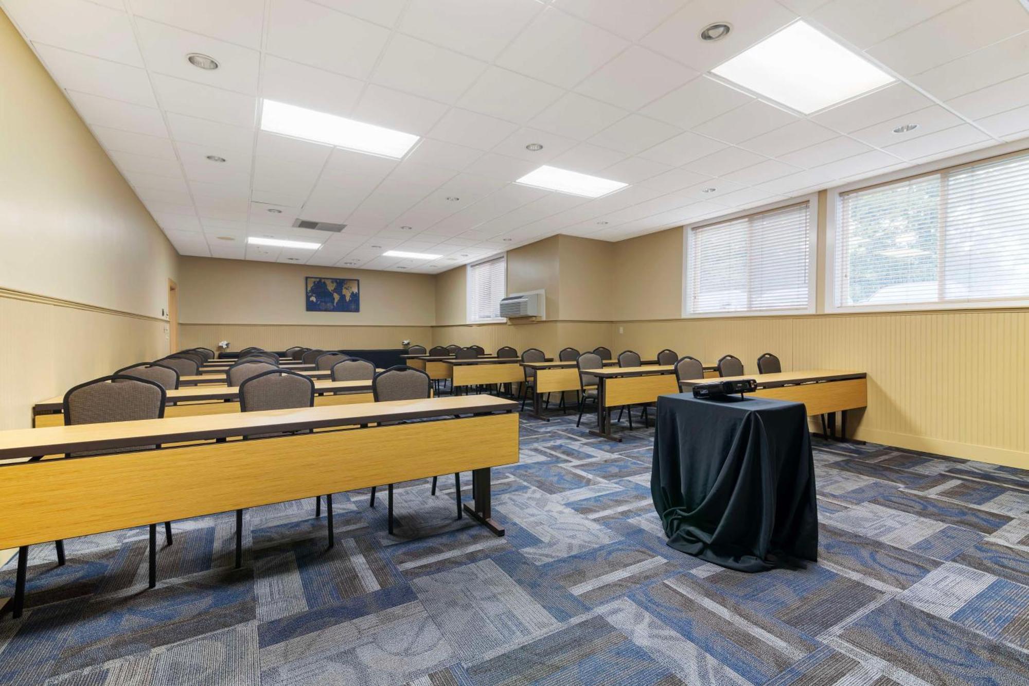 Best Western Plus Windjammer Inn & Conference Center Burlington Luaran gambar
