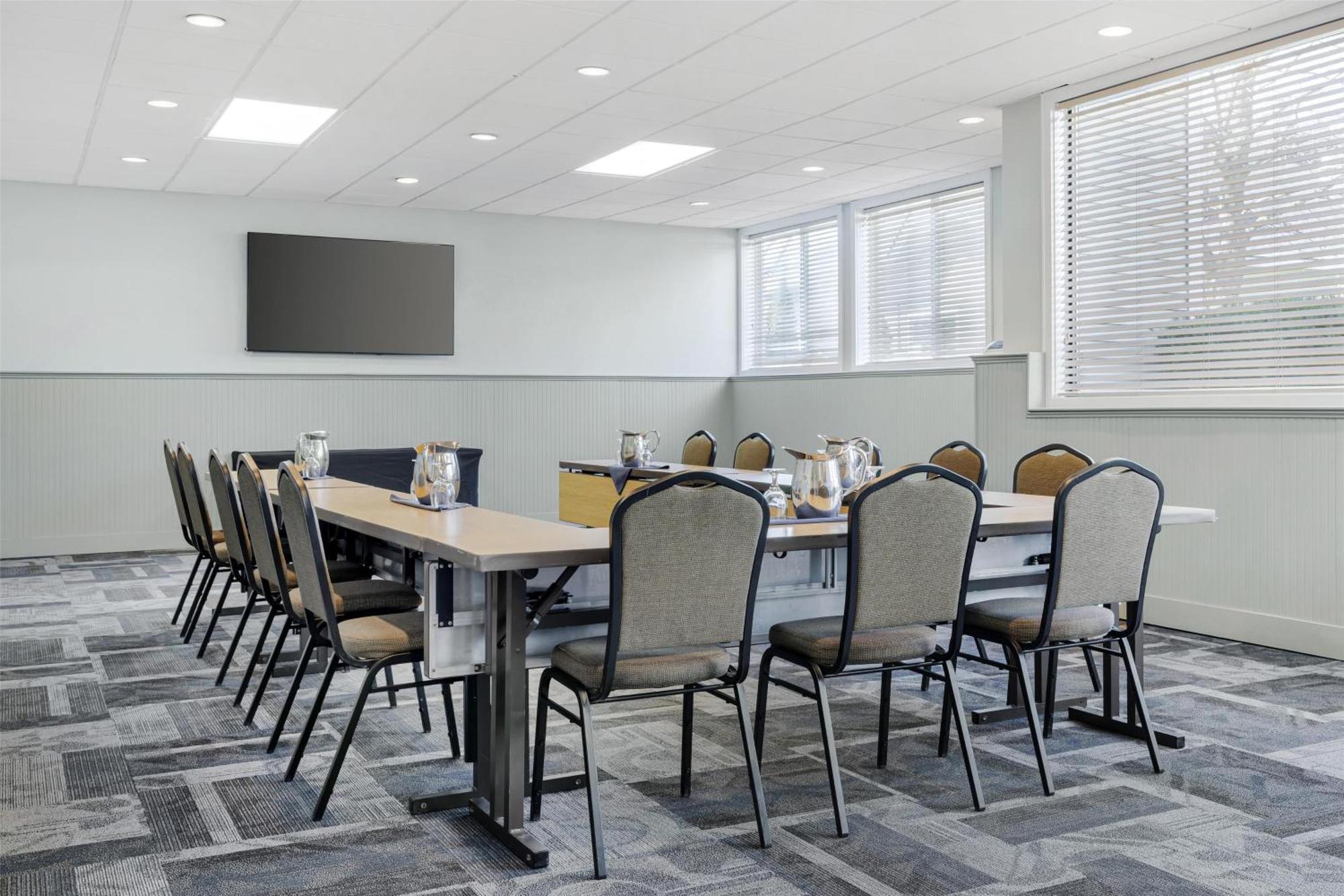 Best Western Plus Windjammer Inn & Conference Center Burlington Luaran gambar